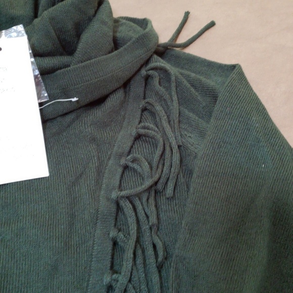 Sweater - Picture 2 of 3